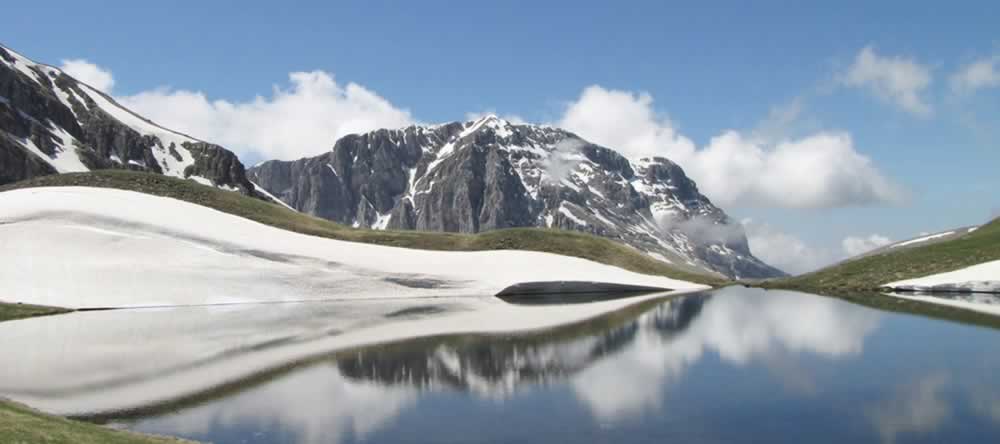 Drakolimni alpic lake in Mt. Tymfi 