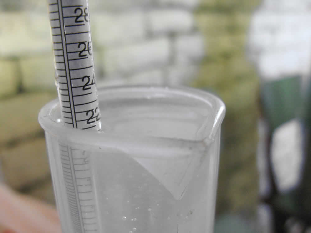 Measuring the alcohol content of the tsipouro by means of an alcoholmetre and correlating it to the right temperature for increased accuracy and no intoxicating errors!