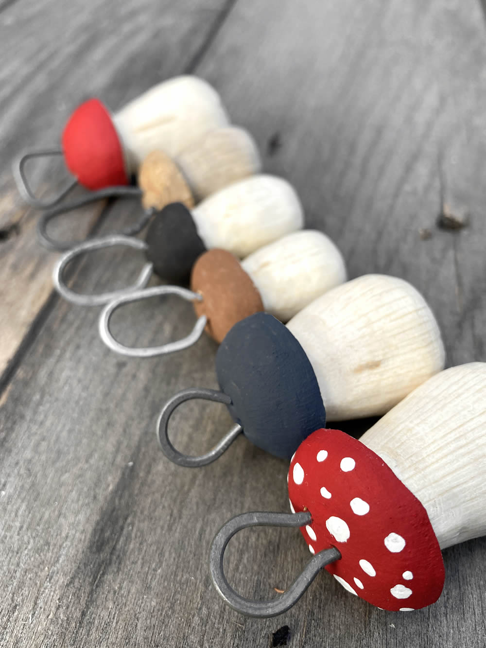 Oak wood porcini mushroom keyring / keychain in various colours. Hand carved made from oak or kermes-oak wood and wire